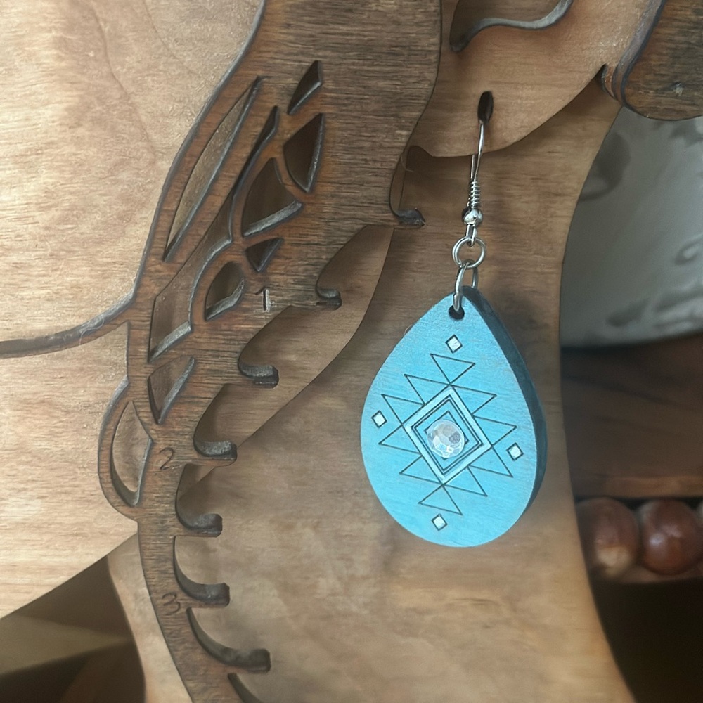 turquoise blue teardrop western style earrings
